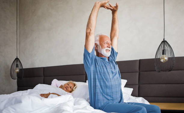 Uykusuzluğun biyolojik şifresi: Yaşlılar neden her sabah daha erken uyanıyor?