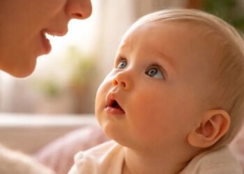 Dil gelişiminin en eğlenceli ve etkili yolu: Bebekler dudak hareketlerini izleyerek dil haritalarını oluşturuyor