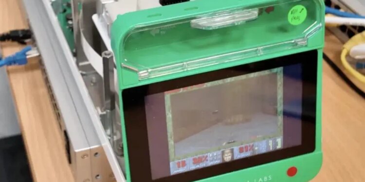 200 bin canlı beyin hücresi Doom oynamayı öğrendi