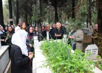 Gazeteci Eryiğit mezar başında anıldı