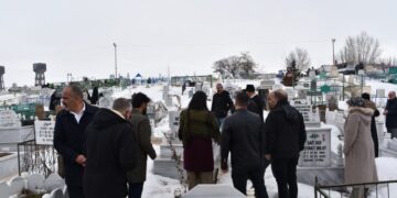 Birçok kentte mezarlıklar ziyaret edildi