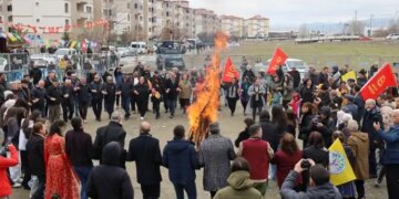 Erzîngan’da Newroz ateşi yakıldı