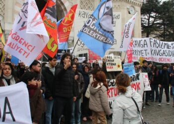 Üniversiteliler Beyazıt Meydanı’na yürüdü: Gençlik burada özgürlük sokakta