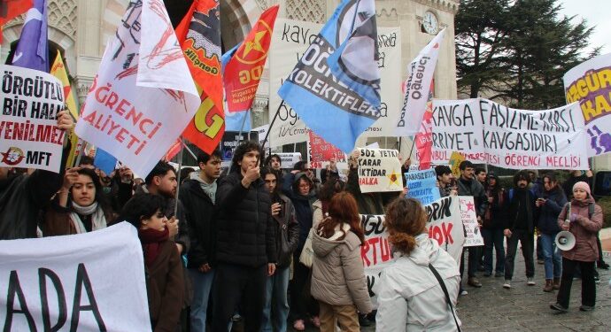 Üniversiteliler Beyazıt Meydanı’na yürüdü: Gençlik burada özgürlük sokakta