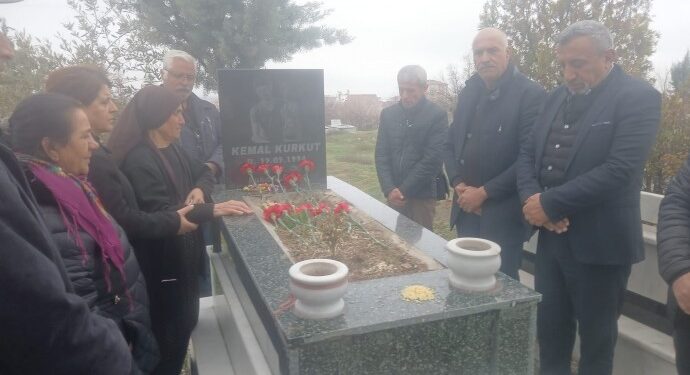 Kemal Kurkut mezarı başında anıldı: Mücadelesini sürdüreceğiz