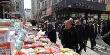 Ekonomik kriz bayram alışverişini bitirdi