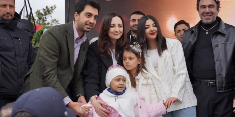 5 yaşındaki Almira kanseri yendi: Tuzla’da gökyüzü balonlarla süslendi!