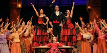 Ankara Devlet Opera ve Balesi’nin ‘Carmen’ adlı eseri Ulus’taki Opera Sahnesi’nde sanatseverlerle buluştu: Yağmurun içinden sahneye