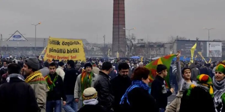 İstanbul Newrozlarının tanığı: Baş eğmeyen bir kitle vardı, büyük bir direniş gösterildi
