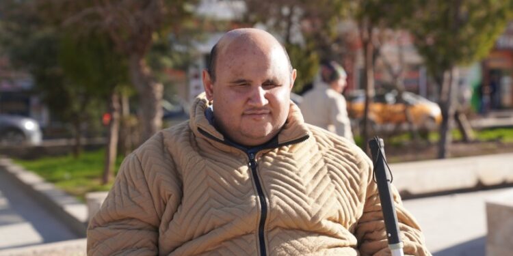 Görme engelli Yılmaz Newroz ateşini sıcaklığıyla hissediyor