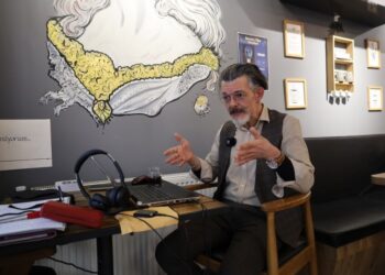 İhraç edilen akademisyen: Yine olsa yine o imzayı atardım