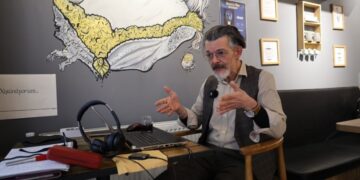 İhraç edilen akademisyen: Yine olsa yine o imzayı atardım