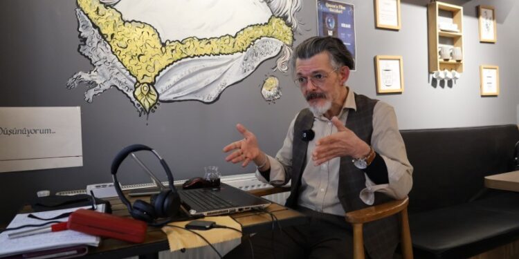 İhraç edilen akademisyen: Yine olsa yine o imzayı atardım