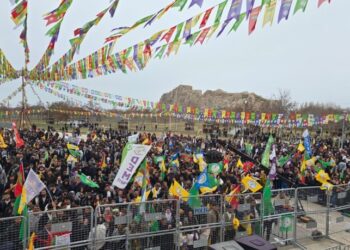 Wan’da ‘Özgürlük Newrozu’: Yurttaşlar alana akın ediyor  GÜNCELLENİYOR