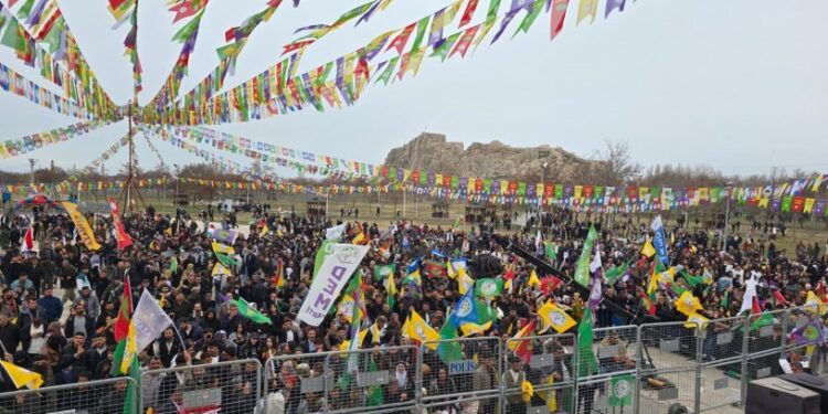 Wan’da ‘Özgürlük Newrozu’: Yurttaşlar alana akın ediyor GÜNCELLENİYOR