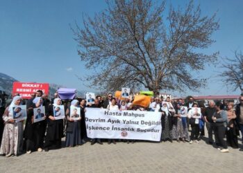 Hasta tutsak Ayık’a işkence protesto edildi