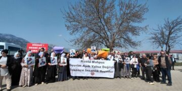 Hasta tutsak Ayık’a işkence protesto edildi