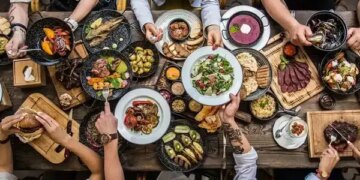 Şişkinlik hissinden hızlıca kurtulmanın yöntemleri: Bayram sonrası ödem atmaya yardımcı olan etkili 7 öneri