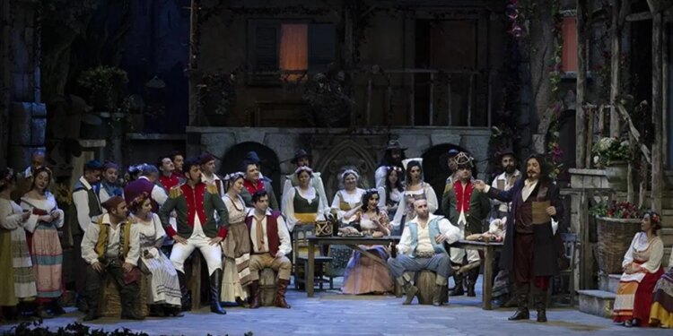 Antalya Devlet Opera ve Balesi ‘Aşk İksiri’ operasını sahneledi