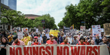 ABD’de milyonlarca insan Trump’a karşı sokağa çıktı