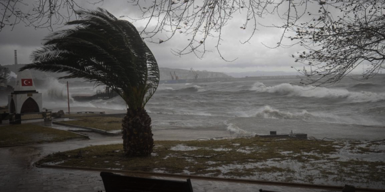 AFAD'dan Sel ve Fırtına Alarmı: Bu İller Risk Altında