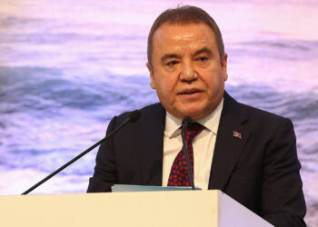 Antalya Belediyesi'ne Bir Operasyon Daha: Muhittin Böcek'in Başdanışmanına Gözaltı