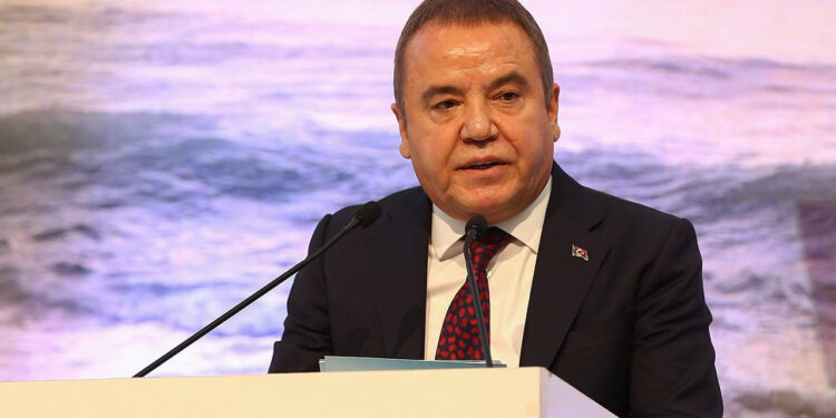 Antalya Belediyesi'ne Bir Operasyon Daha: Muhittin Böcek'in Başdanışmanına Gözaltı