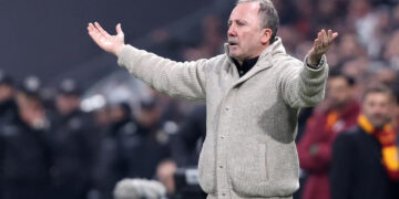 Beşiktaş Yeni Sezona Hazırlanıyor: Sergen Yalçın 8 İsmin Üstünü Çizdi