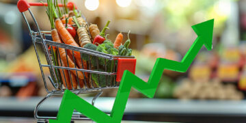 Ekonomistlerden enflasyon yorumu: Hedefler iki ayda hayal oldu