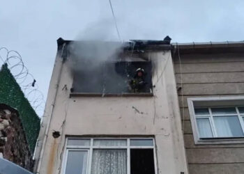 Fatih'te 3 Katlı Ev Cayır Cayır Yandı: 1 Ölü, 7 Yaralı