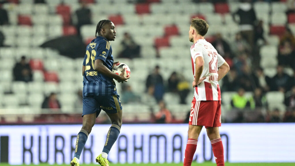 Fenerbahçe Zirve Yarışında Yara Aldı