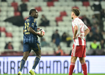 Fenerbahçe Zirve Yarışında Yara Aldı