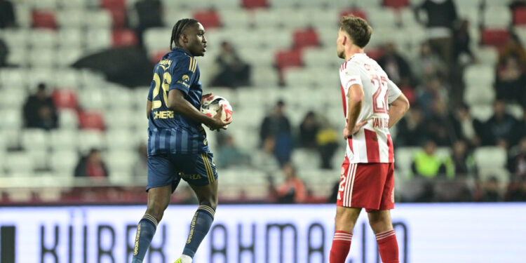 Fenerbahçe Zirve Yarışında Yara Aldı