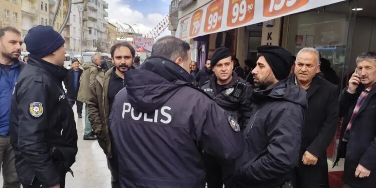 Colemêrg’de zabıta esnafa saldırdı: Bir kişi yaralandı