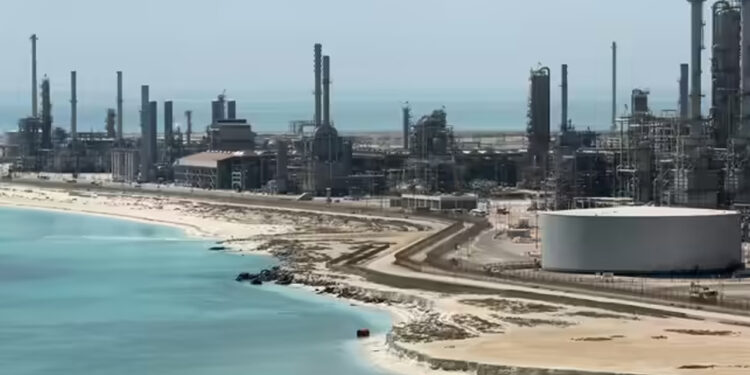 İran, Suudi Petrol Devi Aramco'nun Rafinerisini Vurdu! Tesis Kapatıldı, Gözler Petrol Fiyatlarında