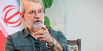 İranlı yetkili: Bizim liderimiz halkın içinde, sizinkiler Epstein adasında