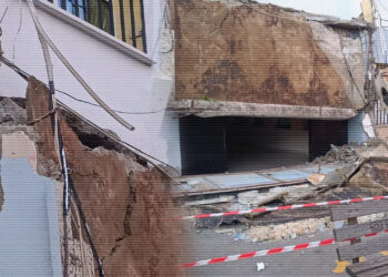 İstanbul Pendik'te İlkokulun Saçağı Çöktü! Öğrencilerin Derste Olması Faciayı Önledi