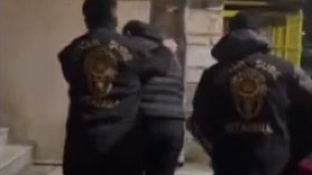 İstanbul'da Küçük Çocuğu Darbedenler Tutuklandı
