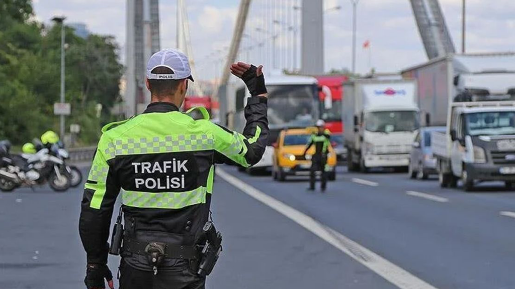 İstanbul'da Trafiğe 8 Mart Ayarı... Bu Yollar Kapalı Olacak