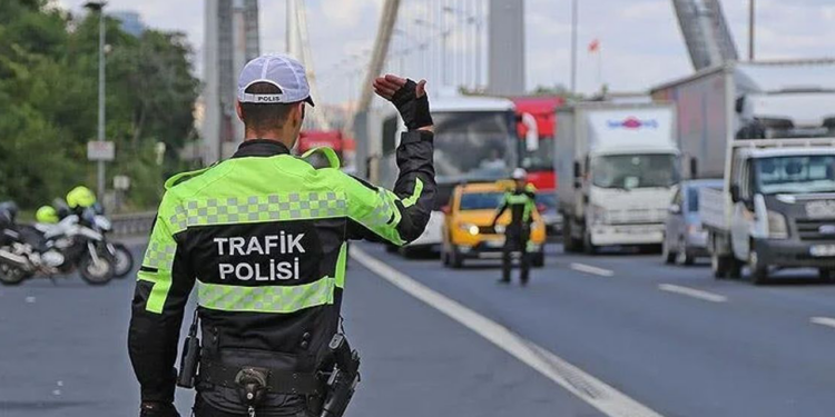 İstanbul'da Trafiğe 8 Mart Ayarı... Bu Yollar Kapalı Olacak