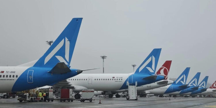 İstanbul'da Uçuş Trafiğine Hava Engeli: Sabiha Gökçen Havalimanı'nda Çok Sayıda Uçuş İptal Edildi