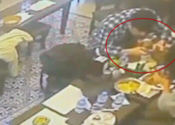 İstanbul'un Göbeğinde Mide Bulandıran Olay! Yemeğinden Çıkan Böcek Dudağını Isırdı