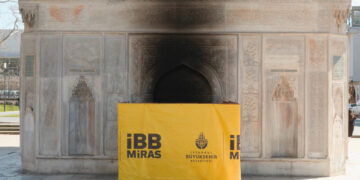 İstanbul'un Göbeğindeki 3 Asırlık Osmanlı Mirasını Yaktılar! Tophane Çeşmesi'nde İçler Acıtan Görüntü