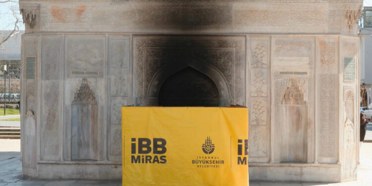 İstanbul'un Göbeğindeki 3 Asırlık Osmanlı Mirasını Yaktılar! Tophane Çeşmesi'nde İçler Acıtan Görüntü