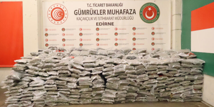 Kapıkule'de 1,4 Ton Uyuşturucu Ele Geçirildi