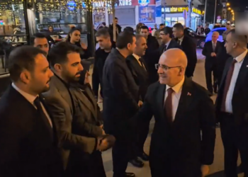 Konvoyu için yolu kapatmıştı; Mehmet Şimşek memleketi Batman’da yuhalandı