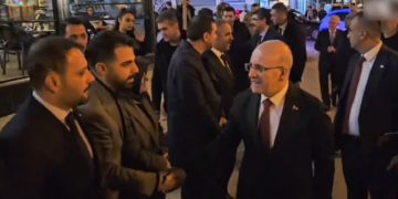 Konvoyu için yolu kapatmıştı; Mehmet Şimşek memleketi Batman’da yuhalandı