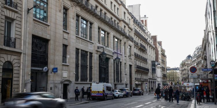 Paris’teki Bank of America şubesi önünde bombalı saldırı engellendi