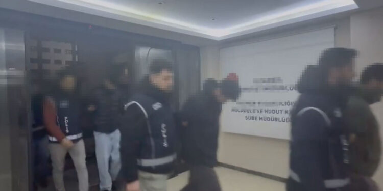 Sahte Belge Düzenleyen Örgüte Operasyon! 13 Kişi Gözaltında