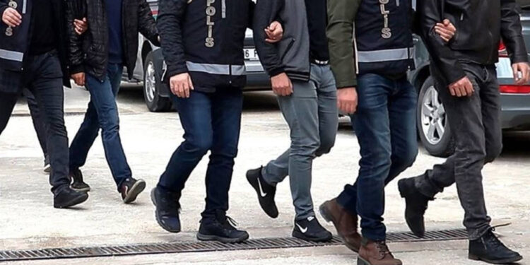 Sosyal Medyada 'Silahlı Fotoğraf' Paylaşan Şüphelilere Operasyon: 26 Kişi Gözaltına alındı